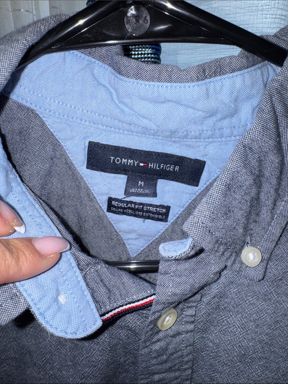 Tommy Hilfiger- Blue Button Down Shirt Size Medium 👔 - Picture 4 of 15